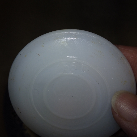 MASON JAR 4 Sana milk glass zinc lid inserts, no chips or cracks. - Picture 3 of 8